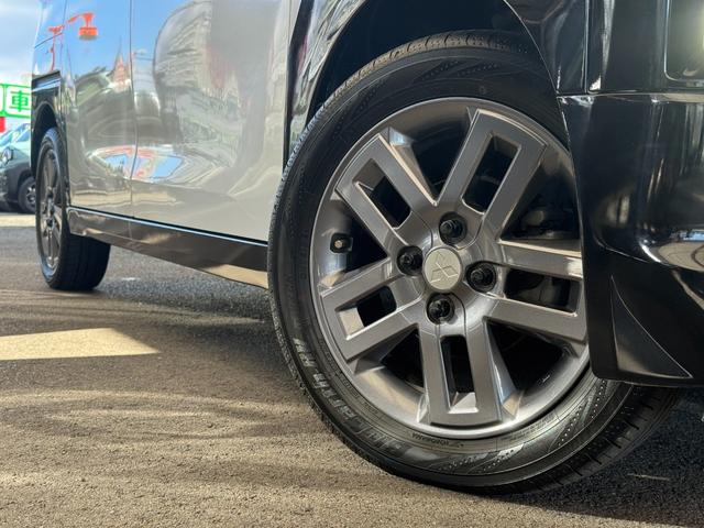 デリカミニ Ｔ　プレミアム　４ＷＤ　ターボ　両側パワスラ　デジタルインナーミラー　全周囲カメラ　アダプティブクルーズコントロール　半革シート　シートヒーター　ハンドルヒーター　オートエアコン　ＬＥＤオートライト　スマートキー（10枚目）