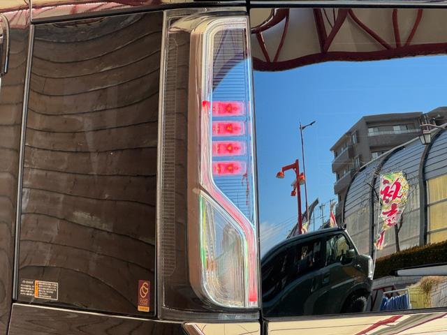 スペーシアカスタム ハイブリッドＸＳターボ　両側パワスラ　純正８インチナビ　フルセグ　Ｂｌｕｅｔｏｏｔｈ　全周囲カメラ　ＥＴＣ　前後ドライブレコーダー　アダプティブクルーズ　シートヒーター　ＬＥＤオートライト　スマートキー　フロアマット（7枚目）