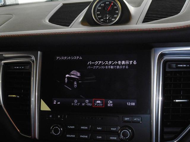 マカン ターボ OP色キャララホワイト スポーツクロノP 911ターボデザイン21inAW LEDヘッドライト 赤革18wayPシート BOSE 純ナビ PASM パワステプラス クルコン 1オーナー 正規D記録簿付(18枚目)