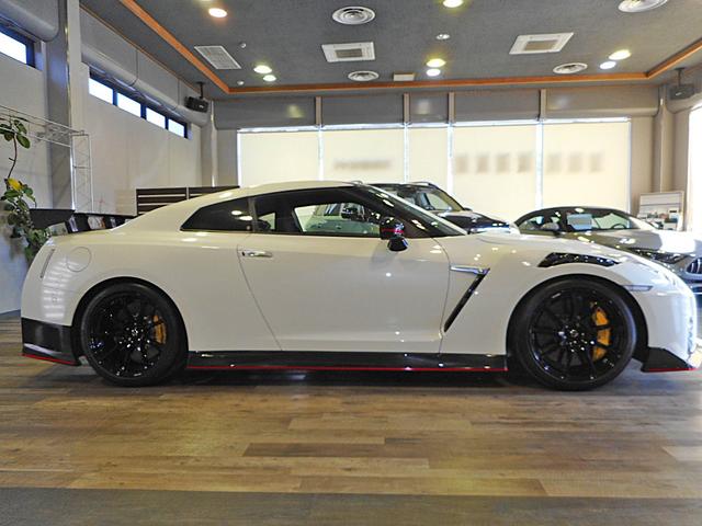 ＧＴ－Ｒ ニスモ　ＮＩＳＭＯスポーツリセッティング　カーボンボンネット＆トランク＆エアロ　専用レカロシート　ロベルタリフターシステム（Ｆ＆Ｒ）　ＢＯＳＥサウンド　純ナビＴＶ　Ｂモニタ　純ＲＡＹＳ製２０ｉｎＡＷ（16枚目）