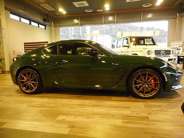 ＧＲ８６ ＲＺ　リッジグリーンリミテッド　２００台限定　ＡＴ車　１オーナー　専用ブロンズ１８ＡＷ＆ハーフ革調スポーツシート　ｂｒｅｍｂｏディスクブレーキ　ＳＡＣＨＳアブソーバー　ＧＲメンバーブレース＆パフォーマンスダンパー　純ナビ　Ｂモニタ（7枚目）