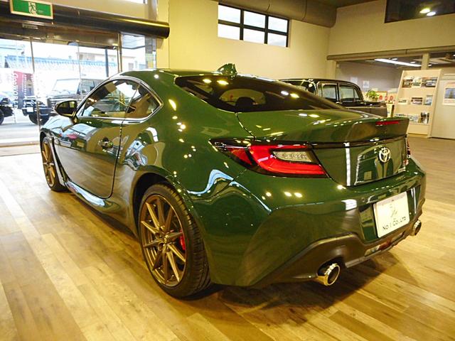 ＧＲ８６ ＲＺ　リッジグリーンリミテッド　２００台限定　ＡＴ車　１オーナー　専用ブロンズ１８ＡＷ＆ハーフ革調スポーツシート　ｂｒｅｍｂｏディスクブレーキ　ＳＡＣＨＳアブソーバー　ＧＲメンバーブレース＆パフォーマンスダンパー　純ナビ　Ｂモニタ（10枚目）