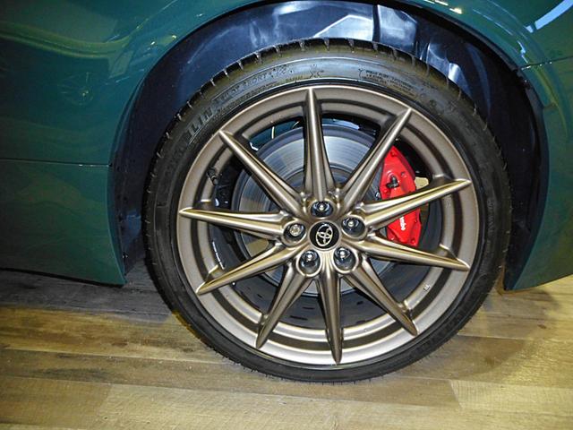 ＧＲ８６ ＲＺ　リッジグリーンリミテッド　２００台限定　ＡＴ車　１オーナー　専用ブロンズ１８ＡＷ＆ハーフ革調スポーツシート　ｂｒｅｍｂｏディスクブレーキ　ＳＡＣＨＳアブソーバー　ＧＲメンバーブレース＆パフォーマンスダンパー　純ナビ　Ｂモニタ（14枚目）
