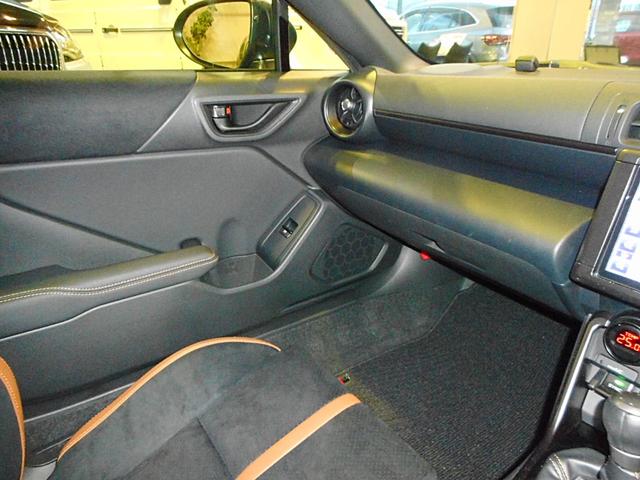 ＧＲ８６ ＲＺ　リッジグリーンリミテッド　２００台限定　ＡＴ車　１オーナー　専用ブロンズ１８ＡＷ＆ハーフ革調スポーツシート　ｂｒｅｍｂｏディスクブレーキ　ＳＡＣＨＳアブソーバー　ＧＲメンバーブレース＆パフォーマンスダンパー　純ナビ　Ｂモニタ（30枚目）