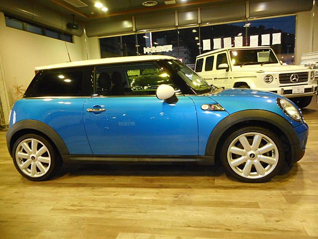 ＭＩＮＩ クーパーＳ　６速ＭＴ　ワンオーナー　ホワイトルーフ　クロームラインエクステリア　イングリッシュオーク調トリム　ウッド＆レザースポーツステアリング　カロッツェリアナビＴＶ　純１７ＡＷ　キセノン　ＥＴＣ　記録簿（7枚目）