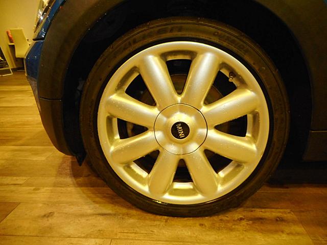 ＭＩＮＩ クーパーＳ　６速ＭＴ　ワンオーナー　ホワイトルーフ　クロームラインエクステリア　イングリッシュオーク調トリム　ウッド＆レザースポーツステアリング　カロッツェリアナビＴＶ　純１７ＡＷ　キセノン　ＥＴＣ　記録簿（13枚目）