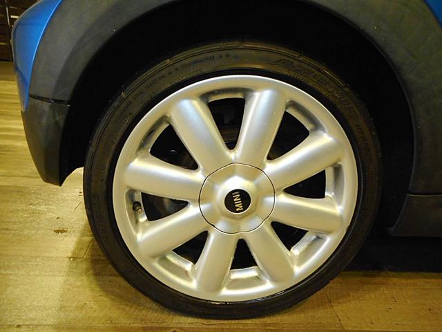 ＭＩＮＩ クーパーＳ　６速ＭＴ　ワンオーナー　ホワイトルーフ　クロームラインエクステリア　イングリッシュオーク調トリム　ウッド＆レザースポーツステアリング　カロッツェリアナビＴＶ　純１７ＡＷ　キセノン　ＥＴＣ　記録簿（15枚目）