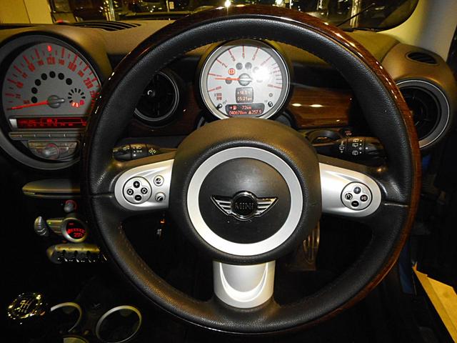 ＭＩＮＩ クーパーＳ　６速ＭＴ　ワンオーナー　ホワイトルーフ　クロームラインエクステリア　イングリッシュオーク調トリム　ウッド＆レザースポーツステアリング　カロッツェリアナビＴＶ　純１７ＡＷ　キセノン　ＥＴＣ　記録簿（31枚目）