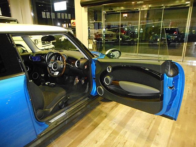 ＭＩＮＩ クーパーＳ　６速ＭＴ　ワンオーナー　ホワイトルーフ　クロームラインエクステリア　イングリッシュオーク調トリム　ウッド＆レザースポーツステアリング　カロッツェリアナビＴＶ　純１７ＡＷ　キセノン　ＥＴＣ　記録簿（35枚目）