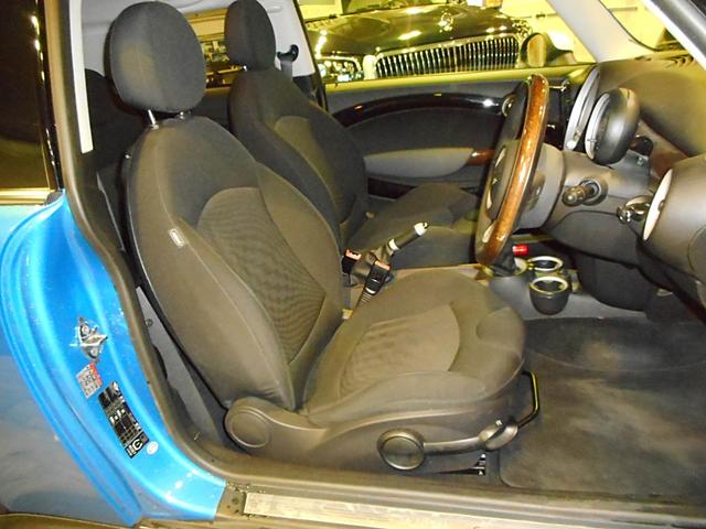 ＭＩＮＩ クーパーＳ　６速ＭＴ　ワンオーナー　ホワイトルーフ　クロームラインエクステリア　イングリッシュオーク調トリム　ウッド＆レザースポーツステアリング　カロッツェリアナビＴＶ　純１７ＡＷ　キセノン　ＥＴＣ　記録簿（36枚目）