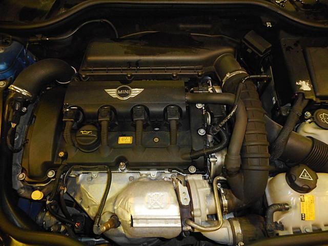 ＭＩＮＩ クーパーＳ　６速ＭＴ　ワンオーナー　ホワイトルーフ　クロームラインエクステリア　イングリッシュオーク調トリム　ウッド＆レザースポーツステアリング　カロッツェリアナビＴＶ　純１７ＡＷ　キセノン　ＥＴＣ　記録簿（41枚目）