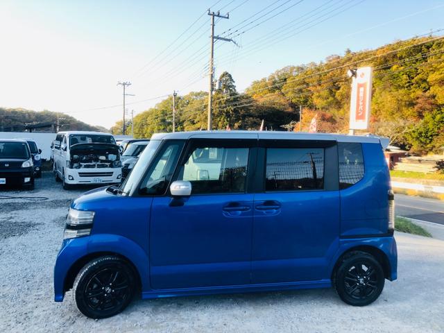 Ｎ－ＢＯＸカスタム ２トーンカラースタイル　Ｇ・Ｌパッケージ　フルフラット　エアロ　ベンチシート　Ｂカメラ　ナビＴＶ　横滑り防止　両側スライド片側電動ドア　ＥＴＣ　ＡＢＳ　オートエアコン　アイドリングストップ　スマートキー　メモリーナビ　パワーウィンドウ（5枚目）