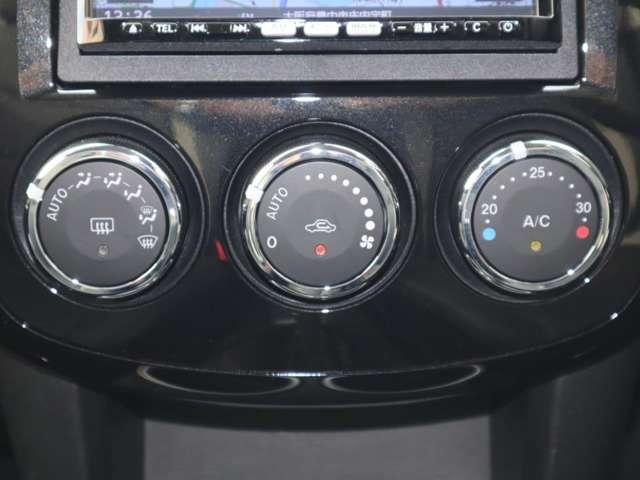 フルオートエアコンなので温度を設定するだけで、吹出口・風量を自動的に調整してくれますので、快適にお過ごし頂けます。