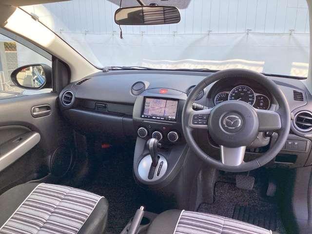 デミオ １．３　１３　スカイアクティブ　シューティングスター　ＥＴＣ車載器　バックカメラ　ＬＥＤヘッドライト（3枚目）