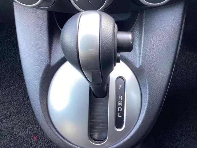 デミオ １．３　１３　スカイアクティブ　シューティングスター　ＥＴＣ車載器　バックカメラ　ＬＥＤヘッドライト（6枚目）