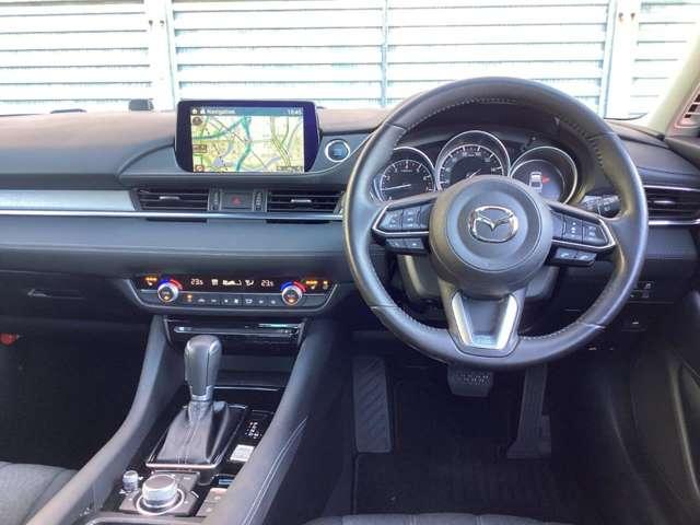 細部にまで機能美と造形美を追求した室内空間。美しいだけでも、機能的なだけでもない。品格ある大人のインテリアデザインです。