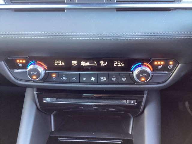 運転席、助手席に３段階調整式シートヒーターを装備。またステアリングにもヒーターを装備。フルオートエアコンなので温度を設定するだけで、吹出口・風量を自動的に調整してくれますので、快適にお過ごし頂けます。