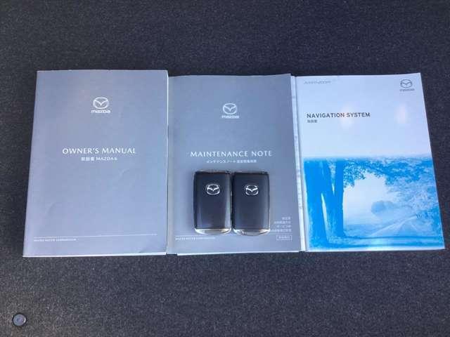 キーを携帯していればリクエストスイッチを押すだけでドアの開錠・施錠が可能です。しかもキーを差し込むことなくエンジンの始動・停止も可能です。取扱説明書・メンテナンスノートが揃っていますので安心です。