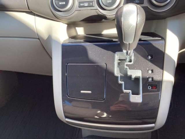 �A�N�e�B�u�}�`�b�N���ځB�I�[�g�}�ł��A�}�j���A���̂悤�ȉ^�]���\�ł��B�R�ԕ��ł̃G���W���u���[�L�̎g�p��A�ᓹ�ł̃X���[�Y�ȂQ�����i���ł����ɕ֗��ł��B