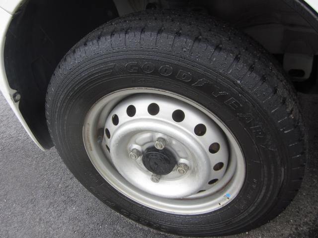 スクラム ＰＡ　ハイルーフ　５ＡＧＳ車　ワンオーナーユーザー買い取り車　オートギヤシフト　エアコン　パワステ　外装少しダメージ（25枚目）