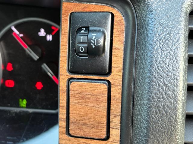 ハイエースバン ロングスーパーGL 5ドア 低床 5人乗 メモリーナビ バックカメラ Bluetooth接続 純正ETC トヨタセーフティセンス ドライブレコーダー スライド式リヤサイドガラス ダブルエアコン キーレスエントリー(9枚目)