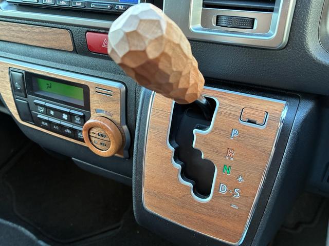 ハイエースバン ロングスーパーGL 5ドア 低床 5人乗 メモリーナビ バックカメラ Bluetooth接続 純正ETC トヨタセーフティセンス ドライブレコーダー スライド式リヤサイドガラス ダブルエアコン キーレスエントリー(14枚目)