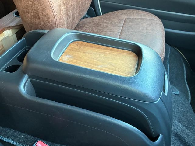 ハイエースバン ロングスーパーGL 5ドア 低床 5人乗 メモリーナビ バックカメラ Bluetooth接続 純正ETC トヨタセーフティセンス ドライブレコーダー スライド式リヤサイドガラス ダブルエアコン キーレスエントリー(16枚目)