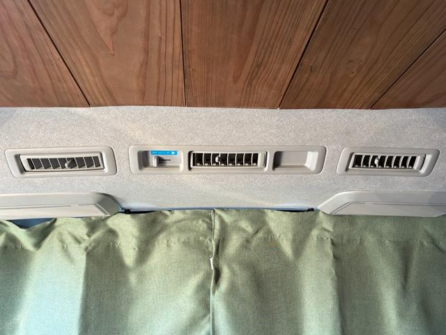 ハイエースバン ロングスーパーGL 5ドア 低床 5人乗 メモリーナビ バックカメラ Bluetooth接続 純正ETC トヨタセーフティセンス ドライブレコーダー スライド式リヤサイドガラス ダブルエアコン キーレスエントリー(42枚目)