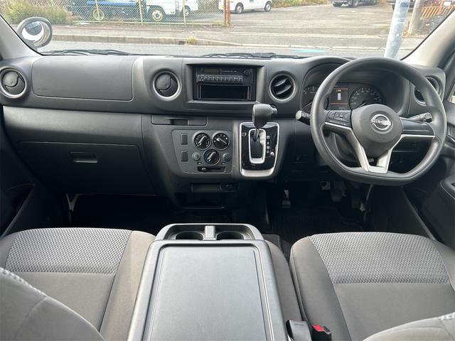 キャラバン ロングＤＸ　５ドア　ディーゼルターボ　低床　３人　純正ＥＴＣ　エマージェンシーブレーキ　ドライブレコーダー　純正ドアバイザー　純正フロアマット　スペアキー２本　プライバシーガラス　オートライト　ハイビームアシスト（10枚目）