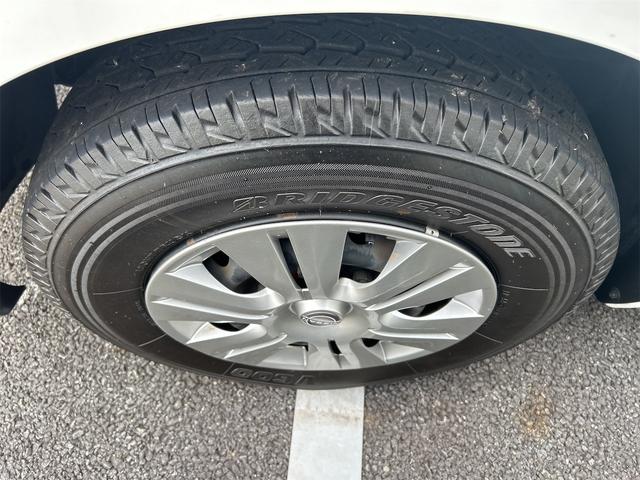 キャラバン ロングＤＸ　５ドア　ディーゼルターボ　低床　３人　純正ＥＴＣ　エマージェンシーブレーキ　ドライブレコーダー　純正ドアバイザー　純正フロアマット　スペアキー２本　プライバシーガラス　オートライト　ハイビームアシスト（17枚目）