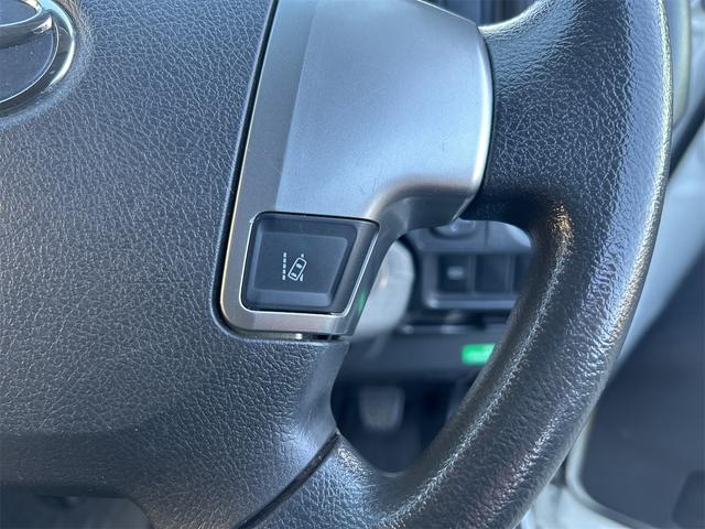 ハイエースバン ロングスーパーＧＬ　５ドア　ディーゼルターボ　フルタイム４ＷＤ　低床　５人乗　トヨタセーフティーセンス　メモリーナビ　Ｂｌｕｅｔｏｏｔｈ接続　バックカメラ　ＥＴＣ　フロアマット　オートライト　２列目小窓　スペアキー有（6枚目）