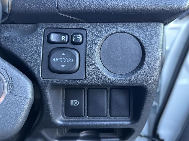 ハイエースバン ロングスーパーＧＬ　５ドア　ディーゼルターボ　フルタイム４ＷＤ　低床　５人乗　トヨタセーフティーセンス　メモリーナビ　Ｂｌｕｅｔｏｏｔｈ接続　バックカメラ　ＥＴＣ　フロアマット　オートライト　２列目小窓　スペアキー有（7枚目）