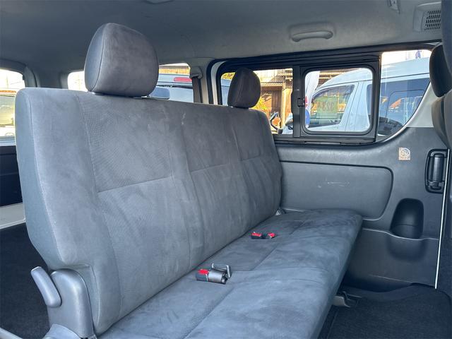 ハイエースバン ロングスーパーＧＬ　５ドア　ディーゼルターボ　フルタイム４ＷＤ　低床　５人乗　トヨタセーフティーセンス　メモリーナビ　Ｂｌｕｅｔｏｏｔｈ接続　バックカメラ　ＥＴＣ　フロアマット　オートライト　２列目小窓　スペアキー有（9枚目）