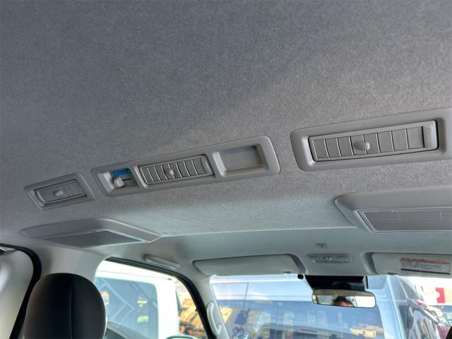 ハイエースバン ロングスーパーＧＬ　５ドア　ディーゼルターボ　フルタイム４ＷＤ　低床　５人乗　トヨタセーフティーセンス　メモリーナビ　Ｂｌｕｅｔｏｏｔｈ接続　バックカメラ　ＥＴＣ　フロアマット　オートライト　２列目小窓　スペアキー有（10枚目）