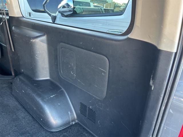 ハイエースバン ロングスーパーＧＬ　５ドア　ディーゼルターボ　フルタイム４ＷＤ　低床　５人乗　トヨタセーフティーセンス　メモリーナビ　Ｂｌｕｅｔｏｏｔｈ接続　バックカメラ　ＥＴＣ　フロアマット　オートライト　２列目小窓　スペアキー有（15枚目）