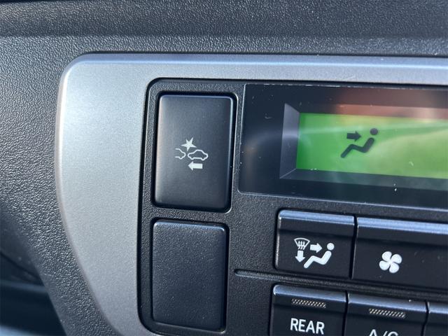 ハイエースバン ロングスーパーＧＬ　５ドア　ディーゼルターボ　フルタイム４ＷＤ　低床　５人乗　トヨタセーフティーセンス　メモリーナビ　Ｂｌｕｅｔｏｏｔｈ接続　バックカメラ　ＥＴＣ　フロアマット　オートライト　２列目小窓　スペアキー有（19枚目）