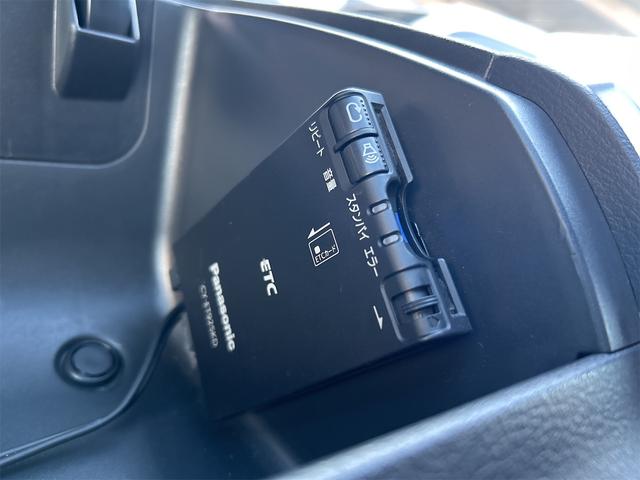 ハイエースバン ロングスーパーＧＬ　５ドア　ディーゼルターボ　フルタイム４ＷＤ　低床　５人乗　トヨタセーフティーセンス　メモリーナビ　Ｂｌｕｅｔｏｏｔｈ接続　バックカメラ　ＥＴＣ　フロアマット　オートライト　２列目小窓　スペアキー有（20枚目）