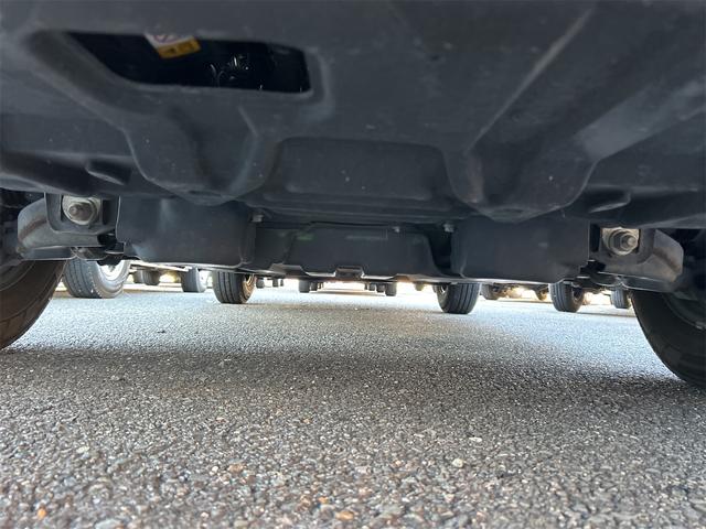 ハイエースバン ロングスーパーＧＬ　５ドア　ディーゼルターボ　フルタイム４ＷＤ　低床　５人乗　トヨタセーフティーセンス　メモリーナビ　Ｂｌｕｅｔｏｏｔｈ接続　バックカメラ　ＥＴＣ　フロアマット　オートライト　２列目小窓　スペアキー有（25枚目）