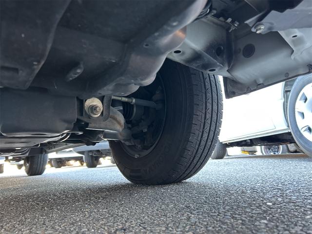 ハイエースバン ロングスーパーＧＬ　５ドア　ディーゼルターボ　フルタイム４ＷＤ　低床　５人乗　トヨタセーフティーセンス　メモリーナビ　Ｂｌｕｅｔｏｏｔｈ接続　バックカメラ　ＥＴＣ　フロアマット　オートライト　２列目小窓　スペアキー有（27枚目）