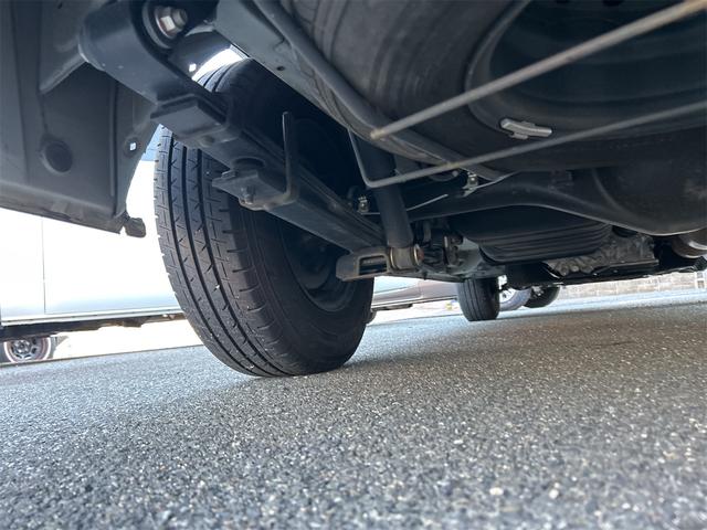 ハイエースバン ロングスーパーＧＬ　５ドア　ディーゼルターボ　フルタイム４ＷＤ　低床　５人乗　トヨタセーフティーセンス　メモリーナビ　Ｂｌｕｅｔｏｏｔｈ接続　バックカメラ　ＥＴＣ　フロアマット　オートライト　２列目小窓　スペアキー有（29枚目）