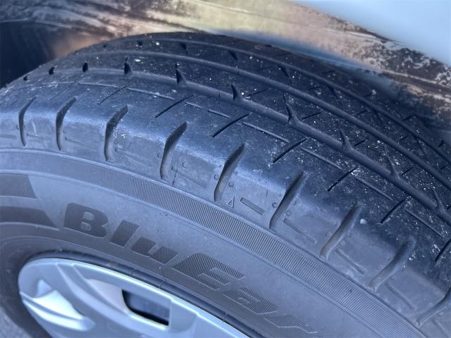 ハイエースバン ロングスーパーＧＬ　５ドア　ディーゼルターボ　フルタイム４ＷＤ　低床　５人乗　トヨタセーフティーセンス　メモリーナビ　Ｂｌｕｅｔｏｏｔｈ接続　バックカメラ　ＥＴＣ　フロアマット　オートライト　２列目小窓　スペアキー有（31枚目）