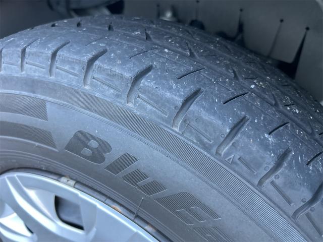 ハイエースバン ロングスーパーＧＬ　５ドア　ディーゼルターボ　フルタイム４ＷＤ　低床　５人乗　トヨタセーフティーセンス　メモリーナビ　Ｂｌｕｅｔｏｏｔｈ接続　バックカメラ　ＥＴＣ　フロアマット　オートライト　２列目小窓　スペアキー有（32枚目）