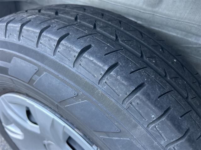 ハイエースバン ロングスーパーＧＬ　５ドア　ディーゼルターボ　フルタイム４ＷＤ　低床　５人乗　トヨタセーフティーセンス　メモリーナビ　Ｂｌｕｅｔｏｏｔｈ接続　バックカメラ　ＥＴＣ　フロアマット　オートライト　２列目小窓　スペアキー有（34枚目）