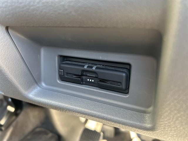 ＮＶ３５０キャラバンバン ロングＤＸ　５ドア　平床　６人乗　ＥＸパック　純正ＳＤナビ　Ｂｌｕｅｔｏｏｔｈ接続　インテリジェントアラウンドビューモニター　純正ＥＴＣ　純正フロアマット　純正ナビ連動ドライブレコーダー　衝突被害軽減ブレーキ（6枚目）