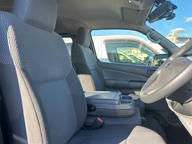 ＮＶ３５０キャラバンバン ロングＤＸ　５ドア　平床　６人乗　ＥＸパック　純正ＳＤナビ　Ｂｌｕｅｔｏｏｔｈ接続　インテリジェントアラウンドビューモニター　純正ＥＴＣ　純正フロアマット　純正ナビ連動ドライブレコーダー　衝突被害軽減ブレーキ（8枚目）