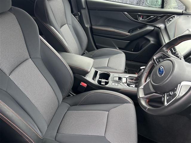 ＸＶ ２．０ｉ－Ｓ　アイサイト　４ＷＤ　純正ＳＤナビ　バックカメラ　Ｂｌｕｅｔｏｏｔｈ接続　フルセグ　ＥＴＣ２．０　純正１８インチアルミホイール　ＬＥＤヘッドライト　前後ドライブレコーダー　パドルシフト　純正フロアマット　トノカバー（6枚目）