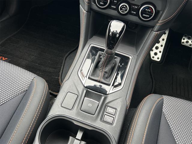 ＸＶ ２．０ｉ－Ｓ　アイサイト　４ＷＤ　純正ＳＤナビ　バックカメラ　Ｂｌｕｅｔｏｏｔｈ接続　フルセグ　ＥＴＣ２．０　純正１８インチアルミホイール　ＬＥＤヘッドライト　前後ドライブレコーダー　パドルシフト　純正フロアマット　トノカバー（12枚目）