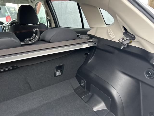 ＸＶ ２．０ｉ－Ｓ　アイサイト　４ＷＤ　純正ＳＤナビ　バックカメラ　Ｂｌｕｅｔｏｏｔｈ接続　フルセグ　ＥＴＣ２．０　純正１８インチアルミホイール　ＬＥＤヘッドライト　前後ドライブレコーダー　パドルシフト　純正フロアマット　トノカバー（18枚目）