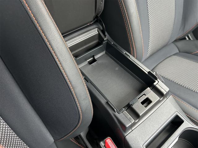 ＸＶ ２．０ｉ－Ｓ　アイサイト　４ＷＤ　純正ＳＤナビ　バックカメラ　Ｂｌｕｅｔｏｏｔｈ接続　フルセグ　ＥＴＣ２．０　純正１８インチアルミホイール　ＬＥＤヘッドライト　前後ドライブレコーダー　パドルシフト　純正フロアマット　トノカバー（29枚目）