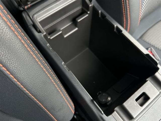 ＸＶ ２．０ｉ－Ｓ　アイサイト　４ＷＤ　純正ＳＤナビ　バックカメラ　Ｂｌｕｅｔｏｏｔｈ接続　フルセグ　ＥＴＣ２．０　純正１８インチアルミホイール　ＬＥＤヘッドライト　前後ドライブレコーダー　パドルシフト　純正フロアマット　トノカバー（30枚目）